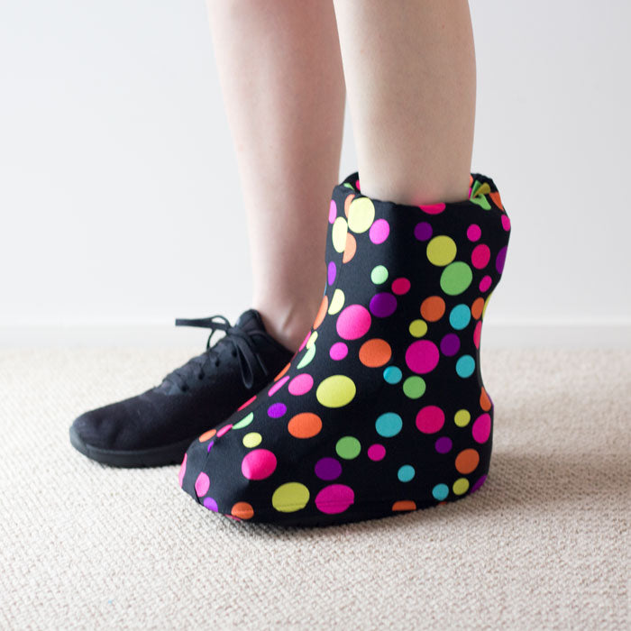 short moonboot cover in lots of dots
