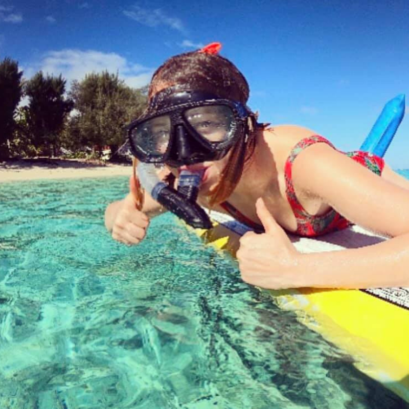 Jess in Rarotonga wearing her bloccs short leg cast cover snorkelling